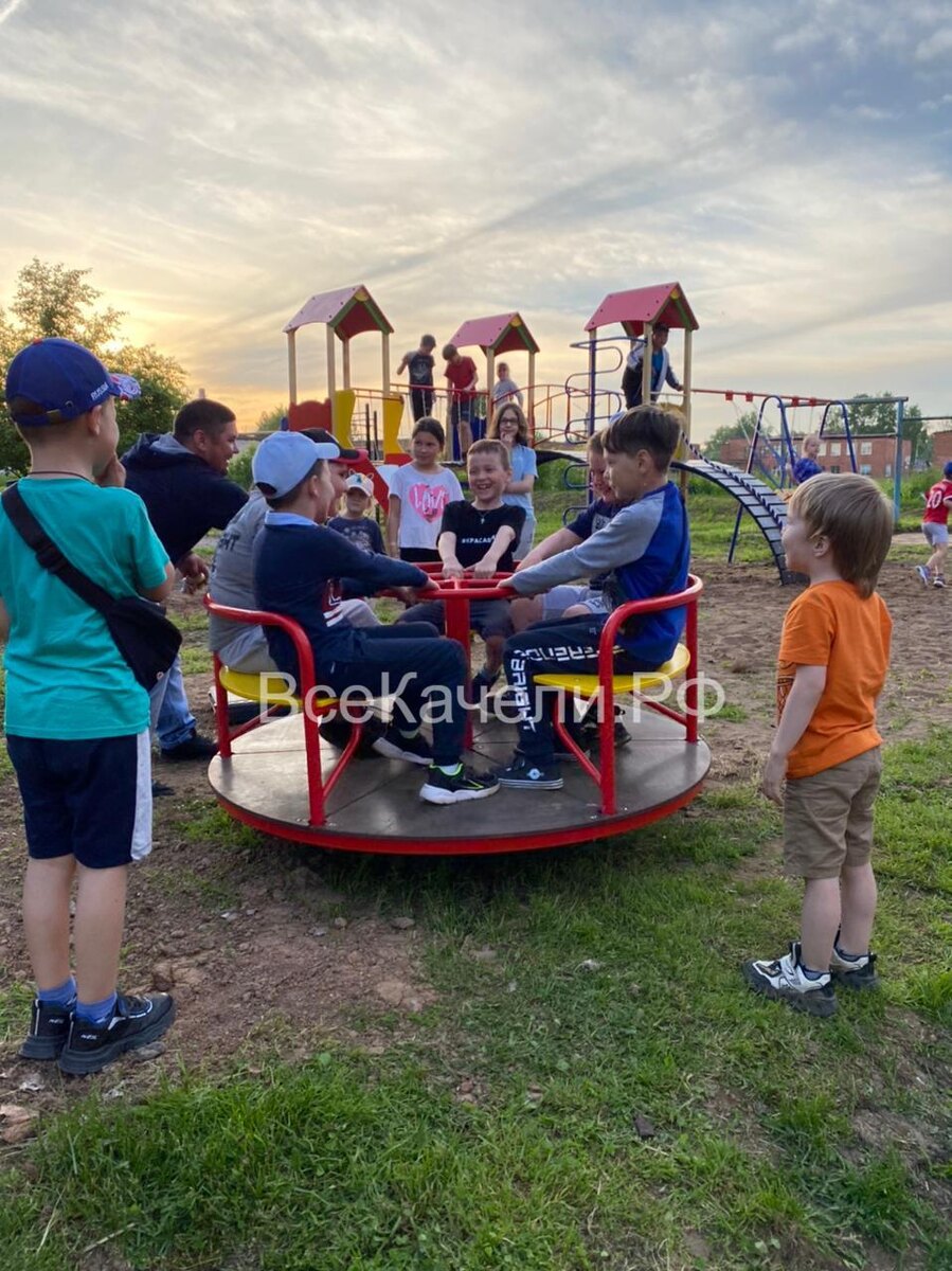 Карусель "Радость" от производителя "ВсеКачели" установленная в г. Глазов, Удмуртской Республики 