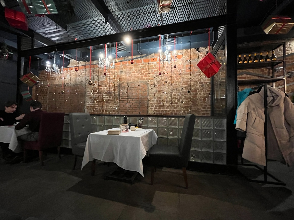 Внутри бистро "Пицца, паста и вино"