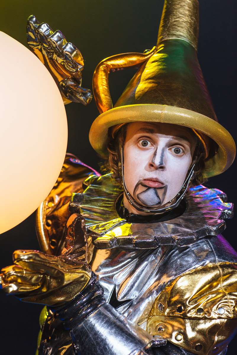 Артем Глухов: артист, который живет на пересечении театра и цирка