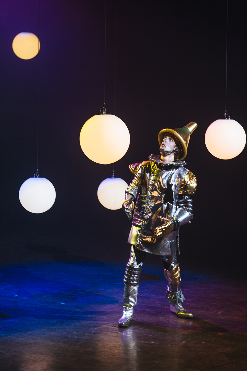 Артем Глухов: артист, который живет на пересечении театра и цирка