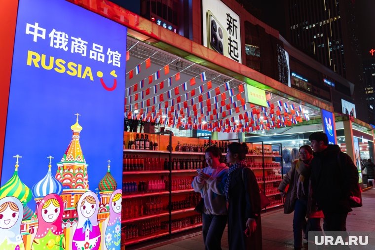 В «магазинах русских товаров» продавали верблюжье молоко и колбасу из говяжьих сухожилий
Фото: Cfoto / Keystone Press Agency /Global Look Press