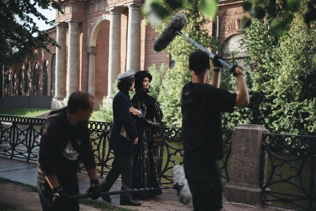 Софья Синицына и Марк Эйдельштейн на съемках «Чистых»