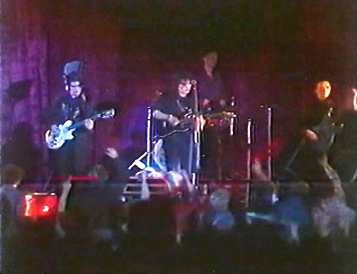 Запись концерта «Кино» в Алма-Ате вошла в фильм «Скоро кончится лето».