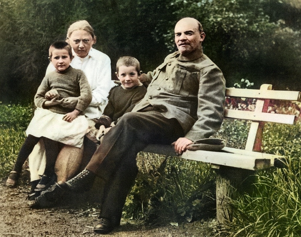 Крупской и Ленину пришлось держать на руках чужих детей