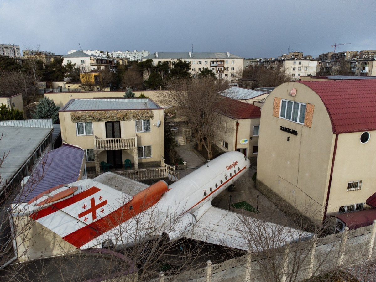 Рустави. Детский сад, который находится прямо в самолёте