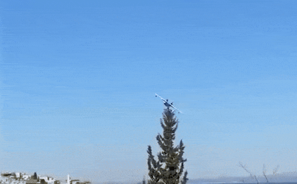    Русский самолет "Бе-200" тушит крупные очаги возгорания. Видео: ТГ-канал Царьград