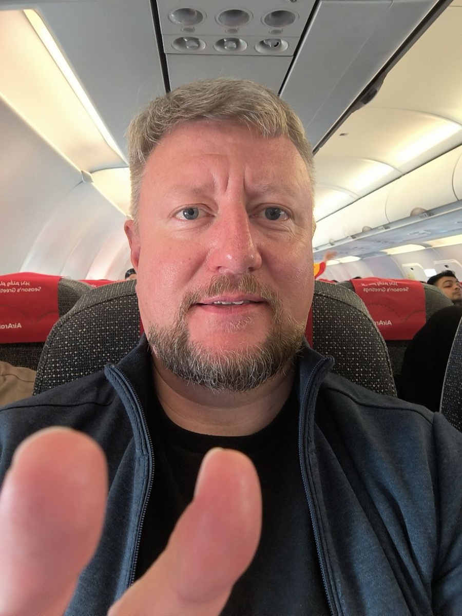 В предвкушении полета в мимолетный отпуск (фото из текущей поездки)