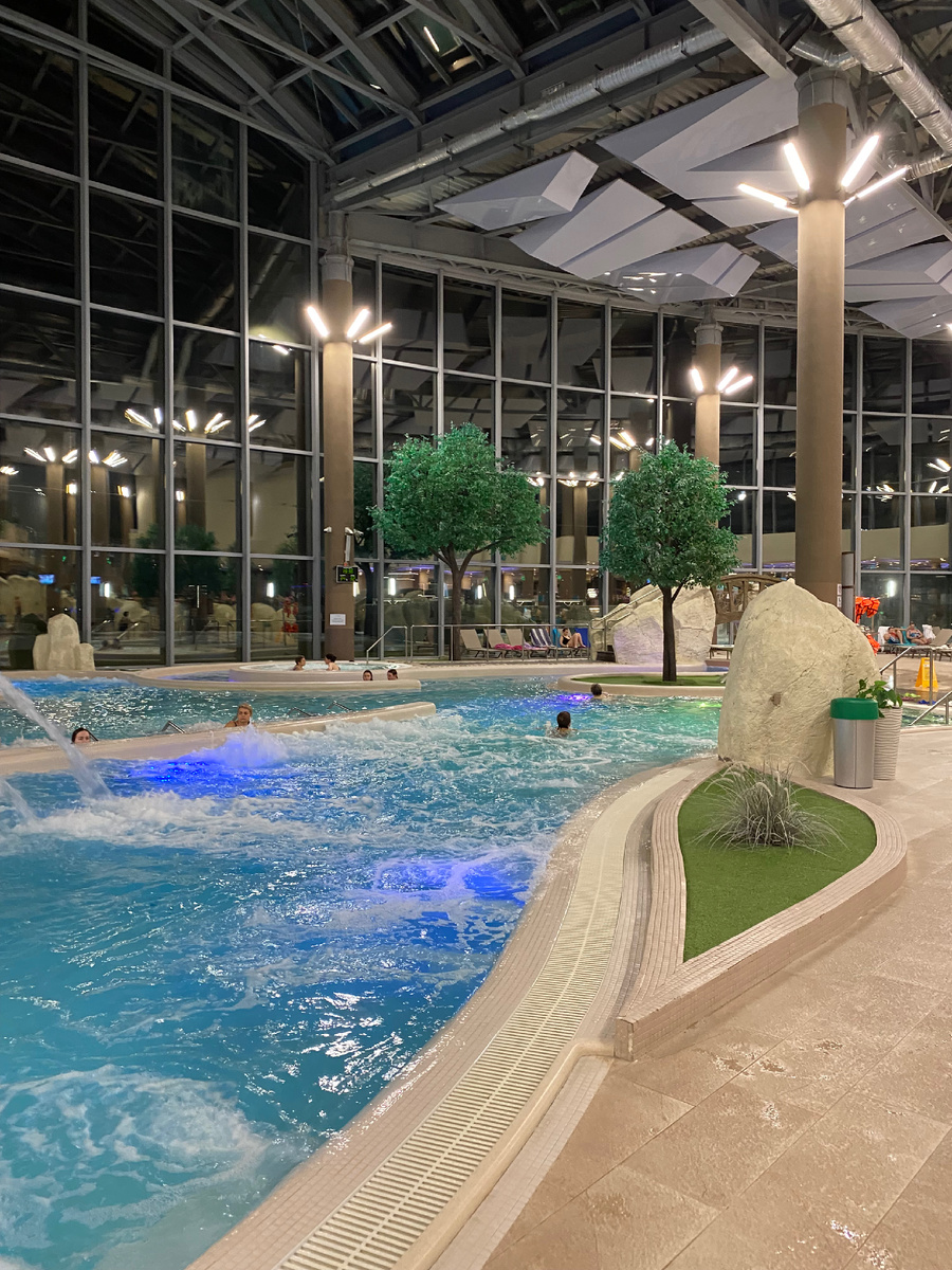 Бассейны внутри