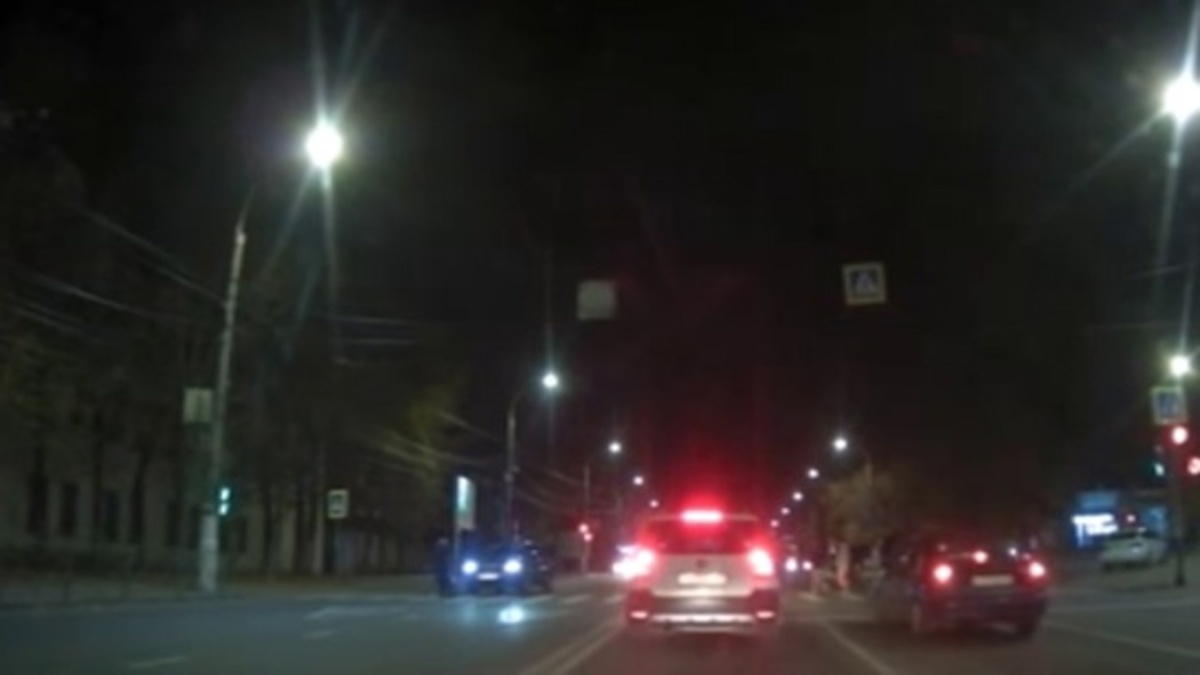    В центре Курска под колеса автомобиля на пешеходном переходе попала женщина