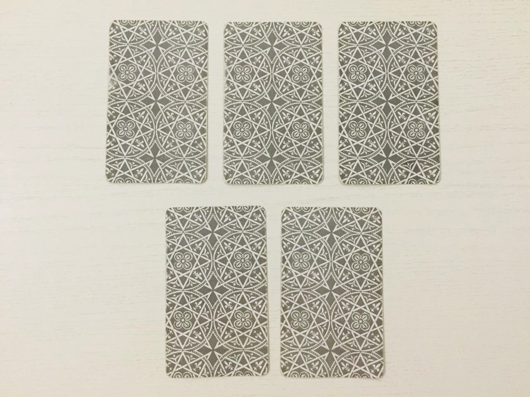 Выберите 1 карту слева направо, начиная сверху.