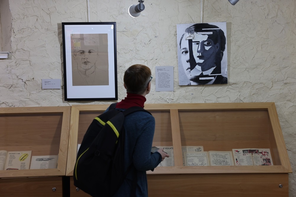    Выставка "Введенский" - попытка рассказать о поэте с разных сторон, ведь до сих пор многие знают его лишь как автора стихов для детей. / Сергей Михеев