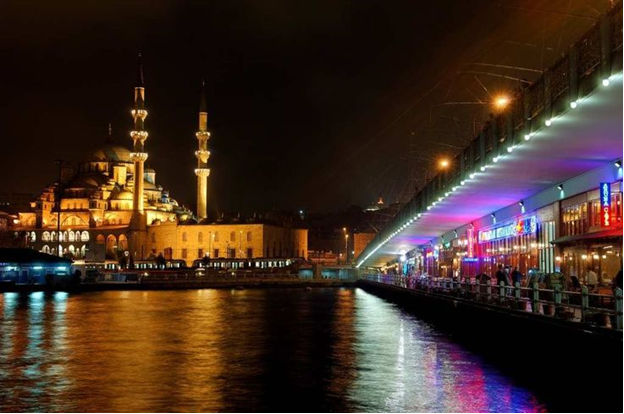 Новая мечеть в районе Эминеню 