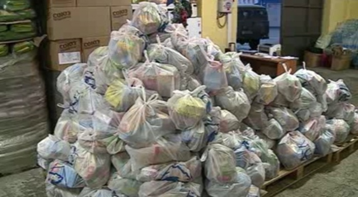    В Курске Александр Хинштейн и Александр Сидякин посетили распределительный центр гумпомощи