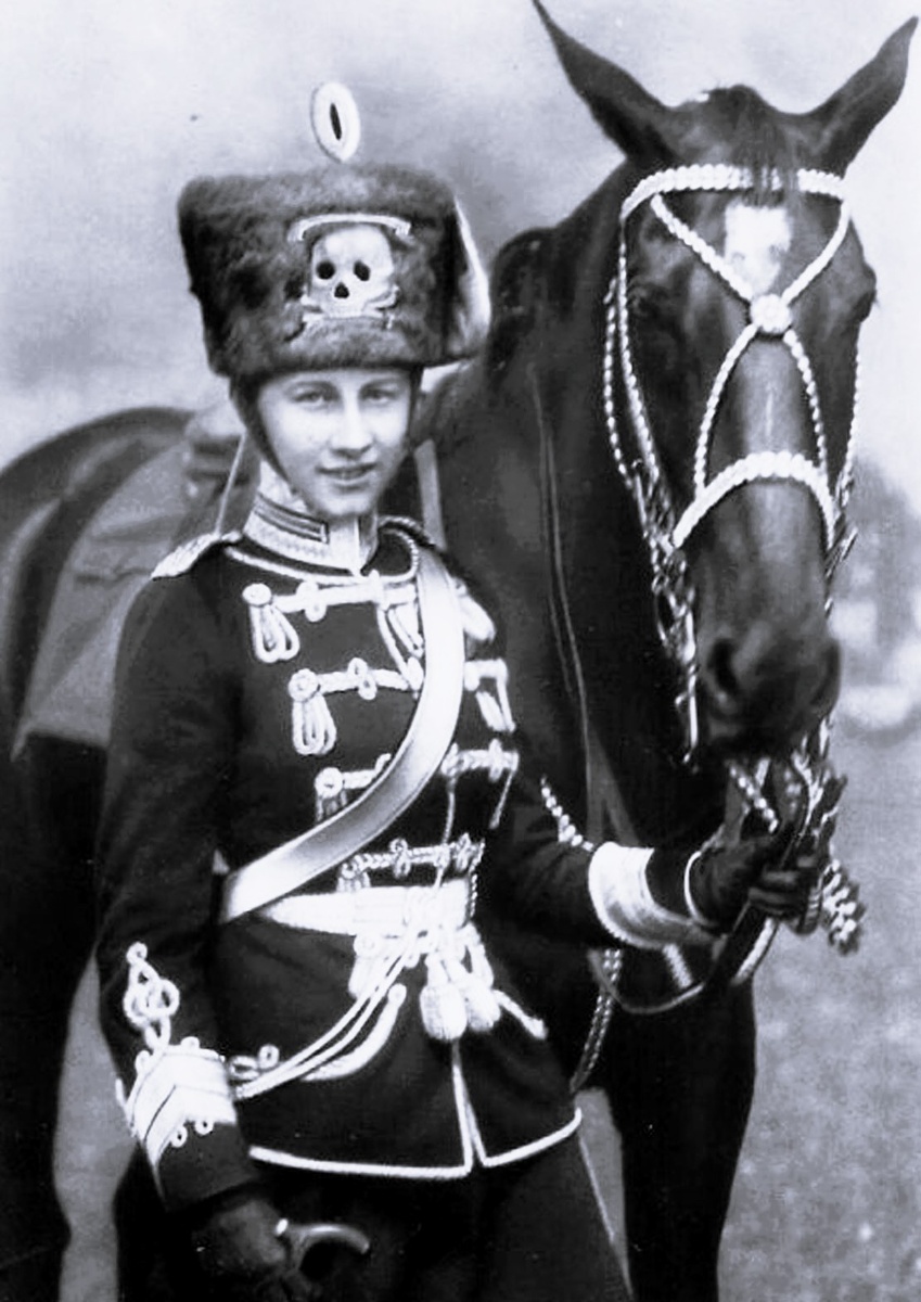 Принцесса Виктория Луиза в форме своего полка «Гусары смерти», 1909 год