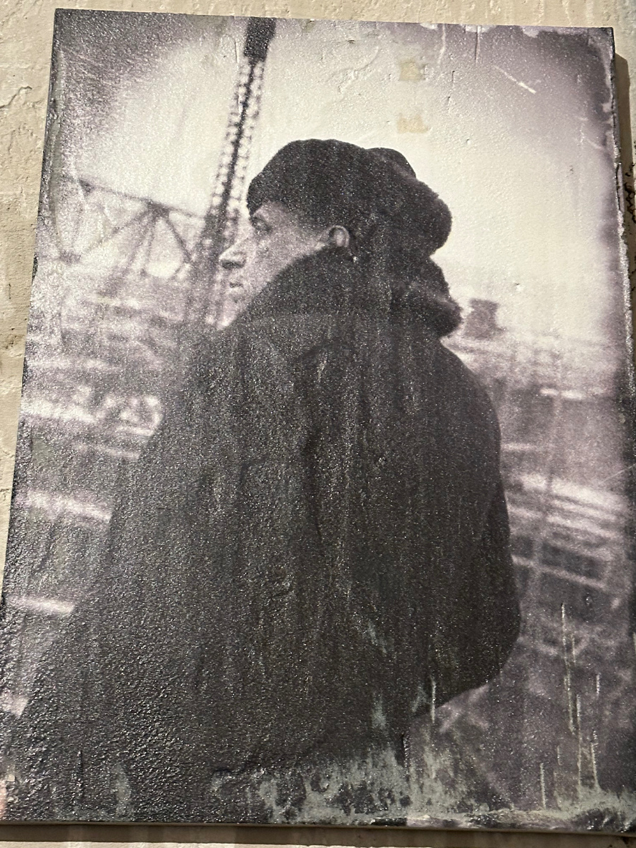 В.Я.Мейерхольд на стройке театра. 