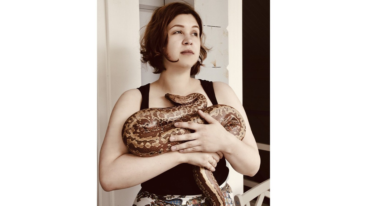    Даша и короткохвостый питон (Python brongersmai)