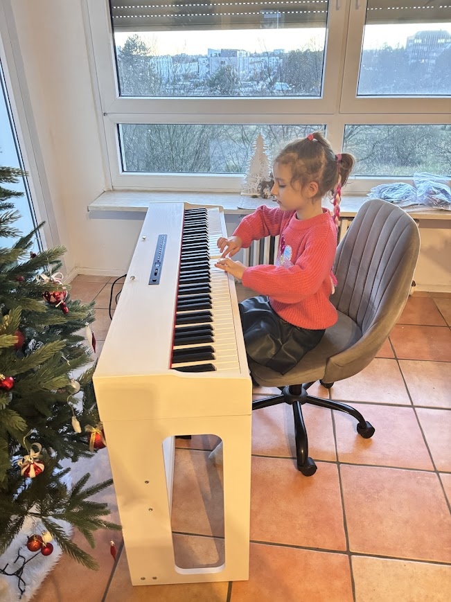 Одна девочка, вот сразу урок затребовала