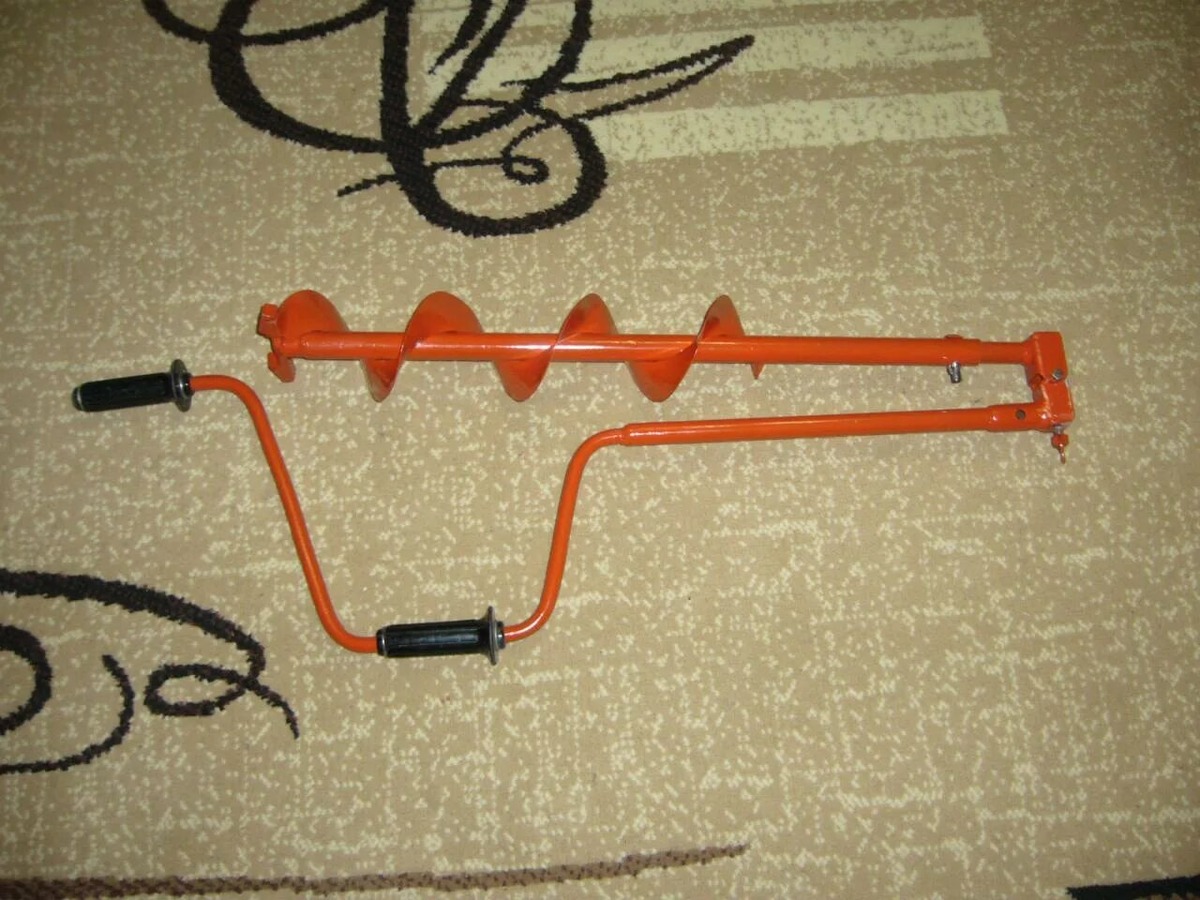 Ледобур Ленинградец подходит бля комфортного бурения, если вовремя менять ножи, то проблем с ним нет.