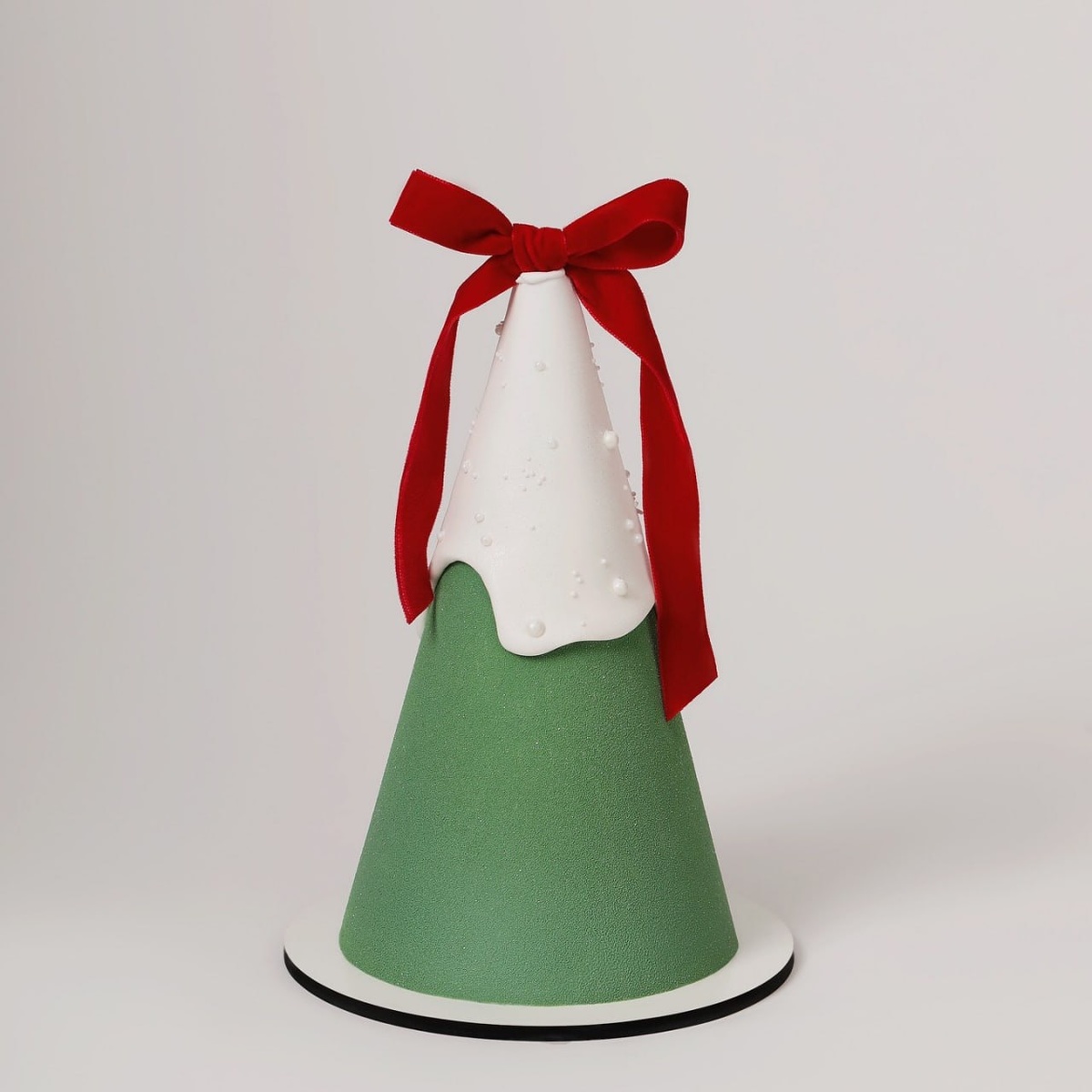 «Любовь и сладости» представили коллекцию новогодних десертов  