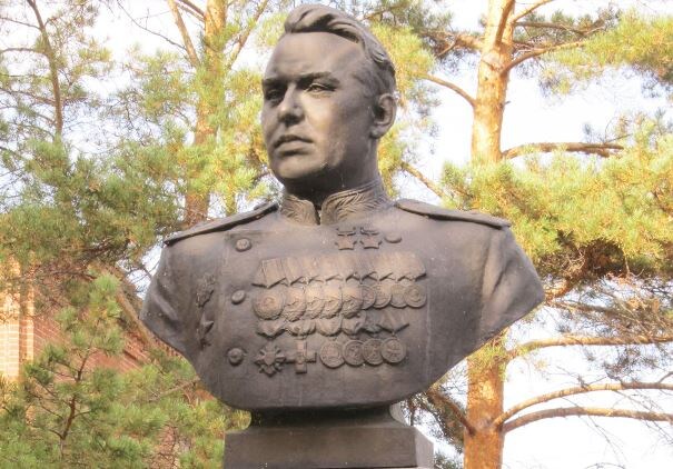 Бюст В.С. Архипова на родине