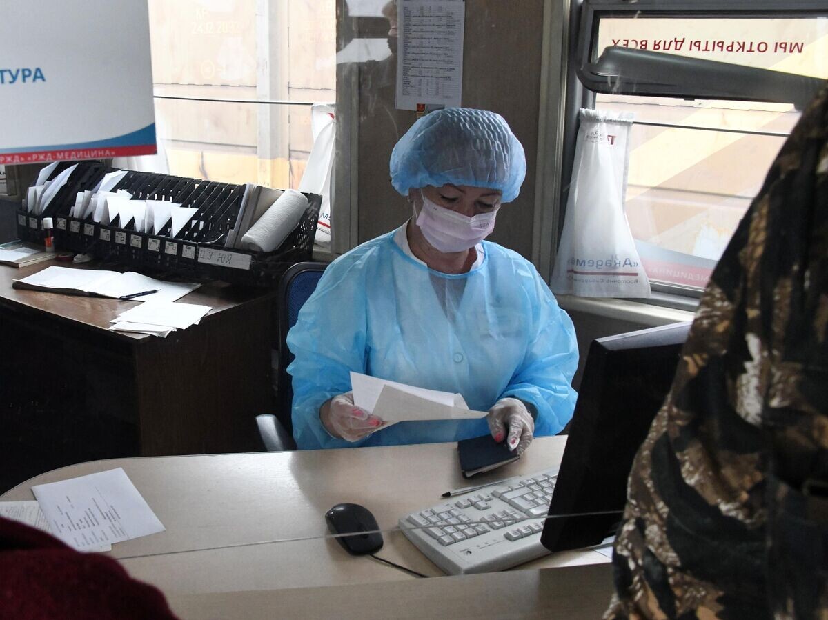    Прием пациентов в передвижном консультативно-диагностическом центре "Академик Федор Углов"© РИА Новости / Евгений Епанчинцев