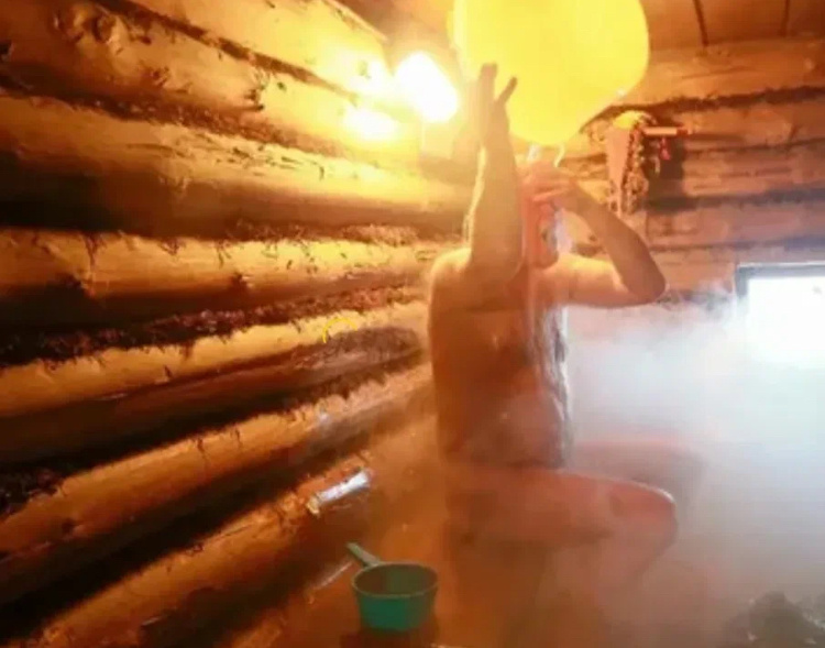 Мужик парится в бане (Яндекс картинки)