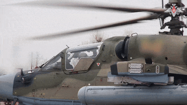    Экипажи Ка-52м нанесли удары по скоплению личного состава, бронированной технике и опорному пункту ВСУ в приграничном районе Курской области//Видео из официального ТГ-канала Минобороны