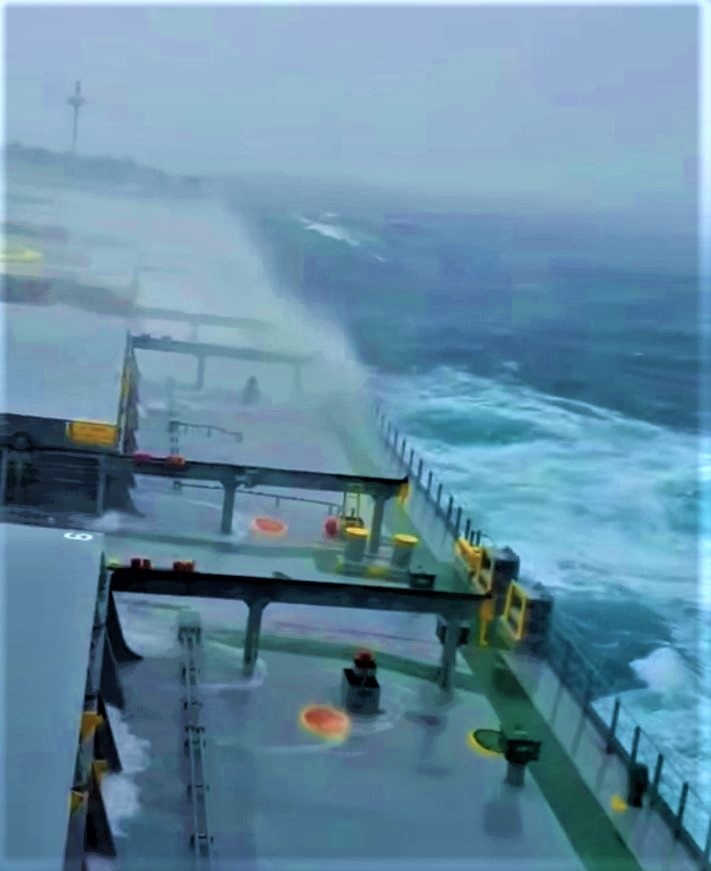 15.2. Балкер попал в шторм