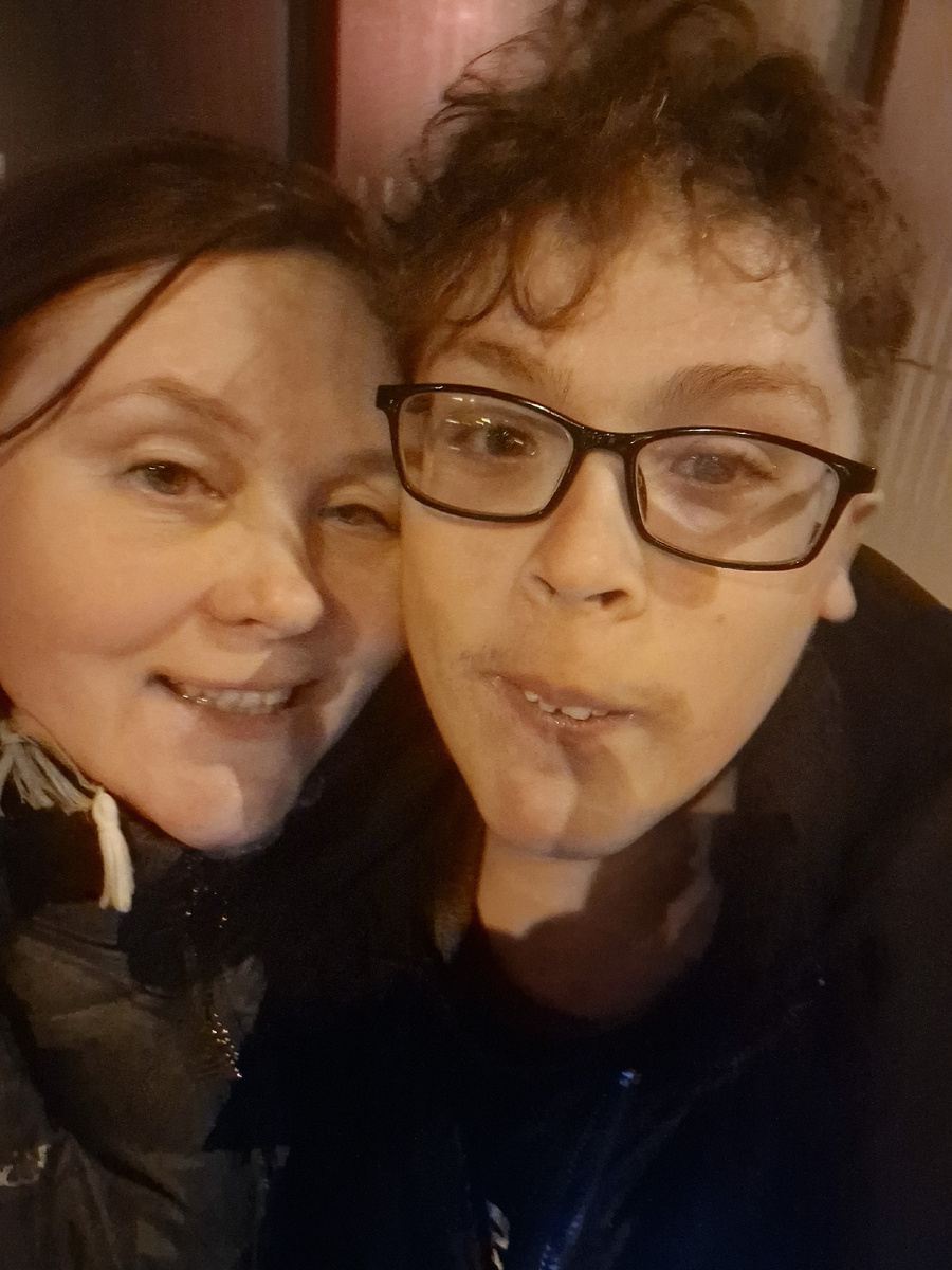 на этом месте бы нужно красивое фото нас в Праге, но у меня его нет) только впопыхах, вечером, да еще и вчерашнее.