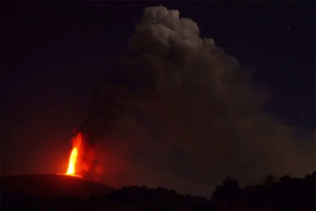    Где находится вулкан Этна?