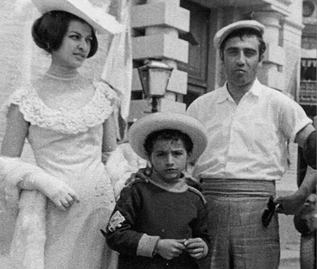 Тигран Кеосаян с родителями. / Фото: 78.ru