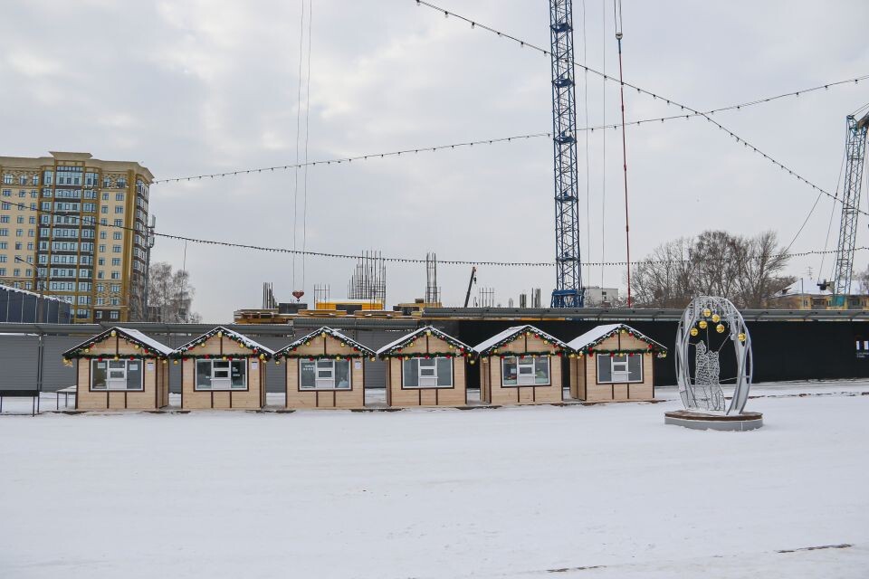    Новогодний городок на площади Сахарова. Источник: Виталий Барабаш