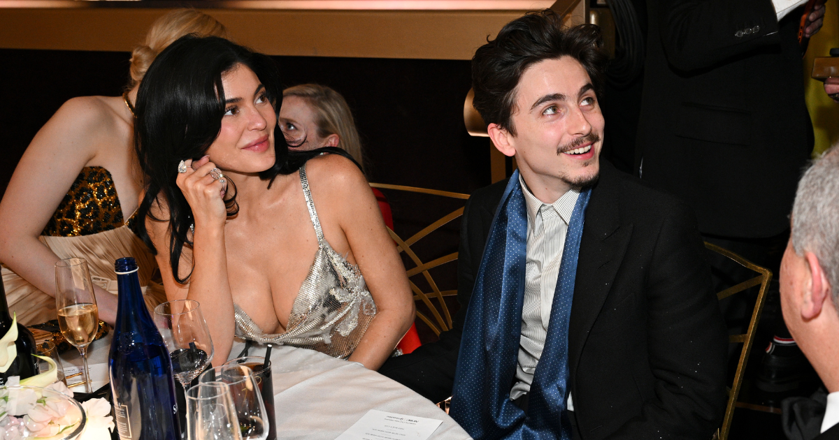 Кайли Дженнер пришла с Тимоти Шаламе, но Деми Мур не захотела принять от нее поздравления с победой