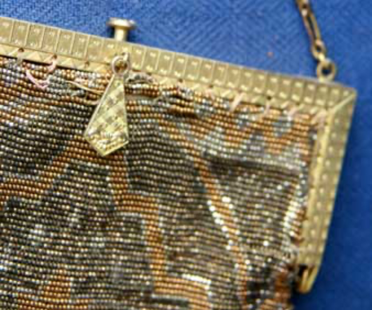 Бисерная сумочка середины 19 века.