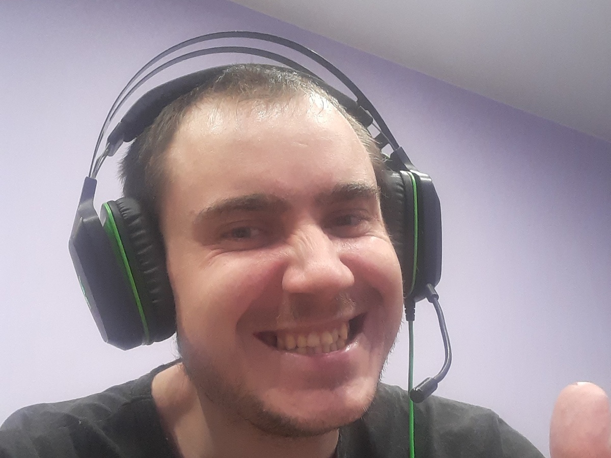 Не самые плохие кстати наушники были