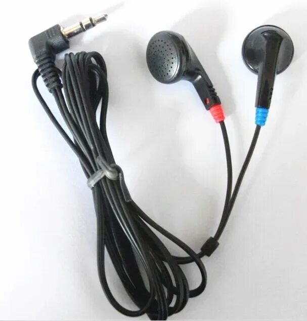 Уверен, у многих были такие наушники в прошлом.