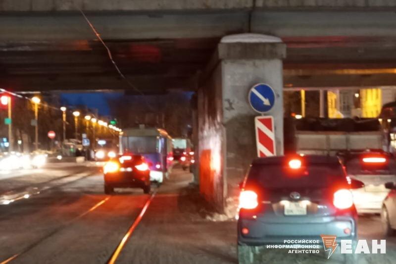    Читатель ЕАН. Пассажиров высадили прямо на проезжую часть