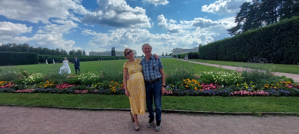 Мы с папой на фоне партера усадьбы Архангельское, 25 июля 2024 года 