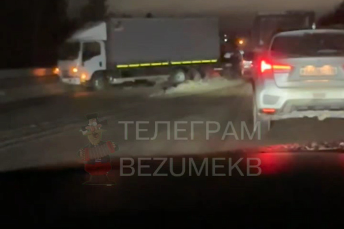 Пробка на дороге. Пробки в екатеринбурге сейчас. Екатеринбург почему пробка. График пробок екатеринбург. Огромная пробка в москве.