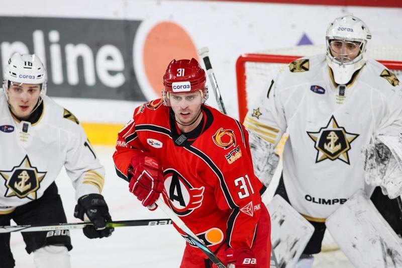    Фото: пресс-служба ХК «Автомобилист» / Степан Хрипунов принес победу своей команде за 54 секунды до конца основного игрового времени