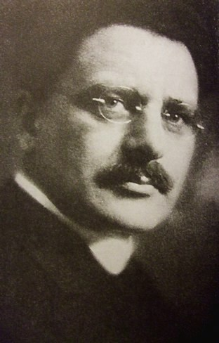 Пётр (Пинхас) Моисеевич Рутенберг (1878—1942) — эсер, младший инженер Путиловского завода СПб., один из руководителей сионистского движения и организаторов Еврейского Легиона и Американского еврейского конгресса (1914—1915).