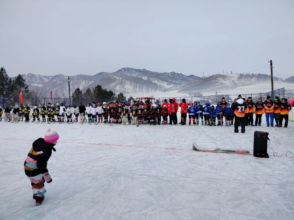    Памятный турнир по хоккею с шайбой в селе Черга Республики Алтай. Источник: Телеграм-канал филиала фонда "Защитники Отечества" в Республике Алтай