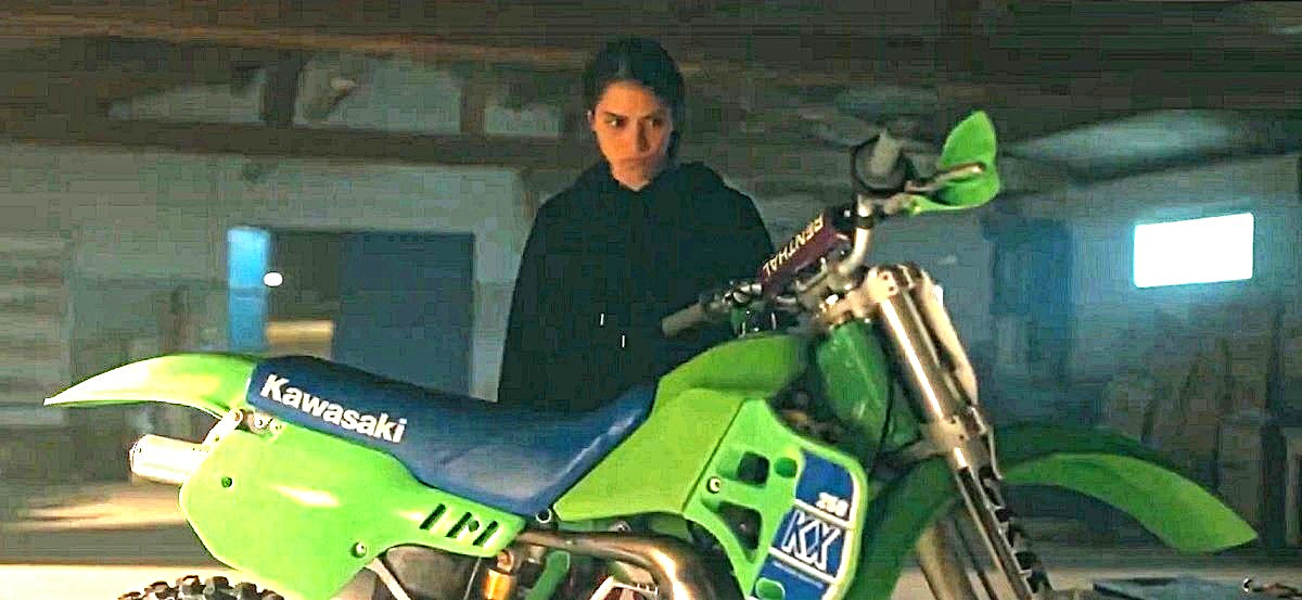 Так сразу и не скажешь, кто кого из них чаще заводит: он её, или она его. 