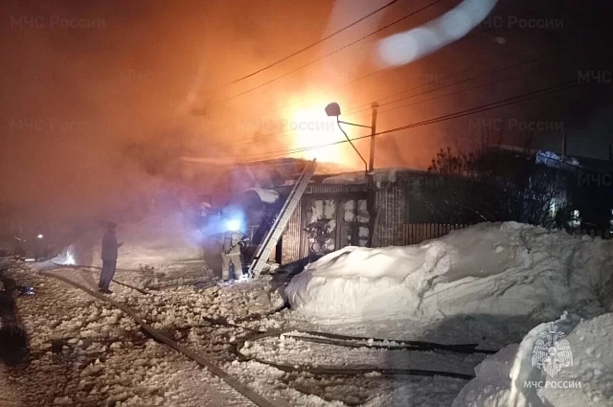    Двое мужчин погибли в своих квартирах во время пожаров на Среднем Урале