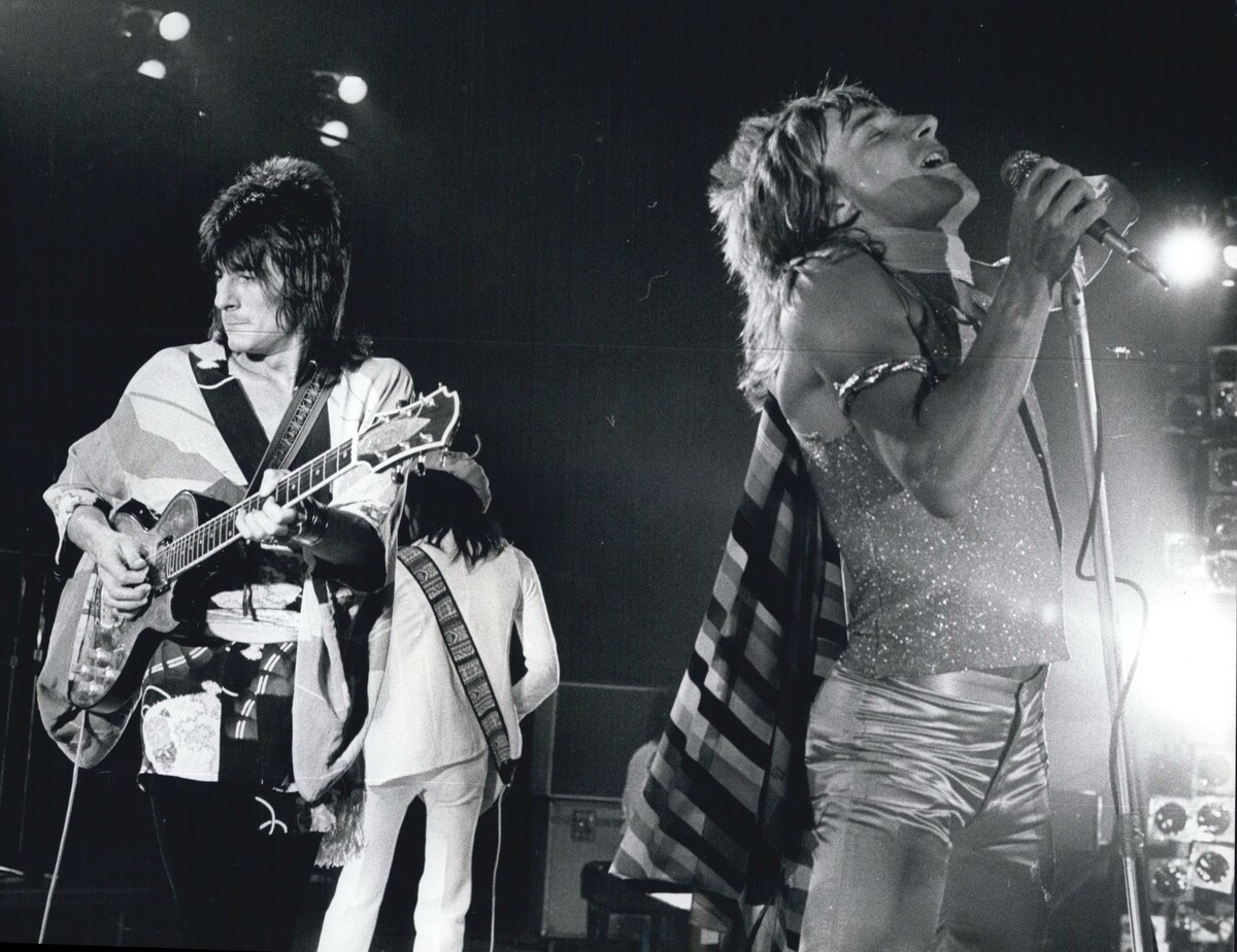    В детстве Стюарт увлекался футболом, но спортивная карьера у него не задалась. В 15 лет Стюарт бросил школу и некоторое время печатал узоры на обоях, однако из-за проблем с восприятием цветов проработал недолго / globallookpress.com / Keystone Pictures USA/ZUMAPRESS