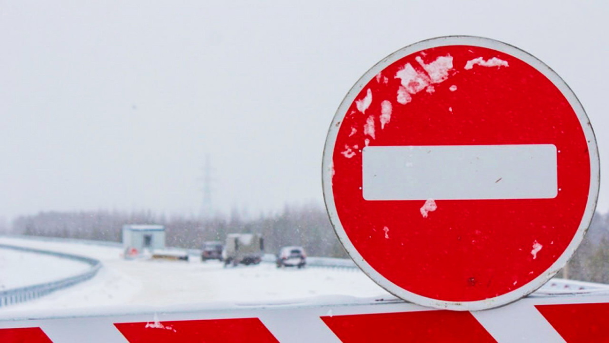    На трассах Югры ввели ограничение движения из-за метели