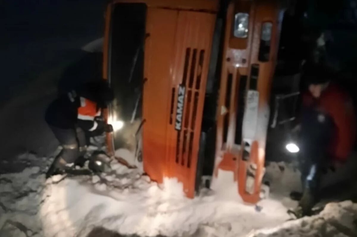    В Башкирии спасатели помогли 5 людям, которые попали в ДТП в метель