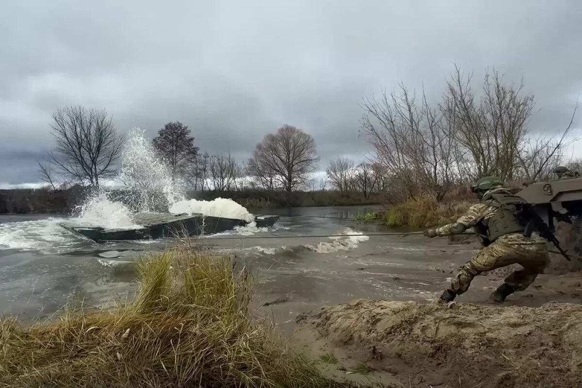    Штурмовик рассказал о наведении переправы у Курахова под обстрелом