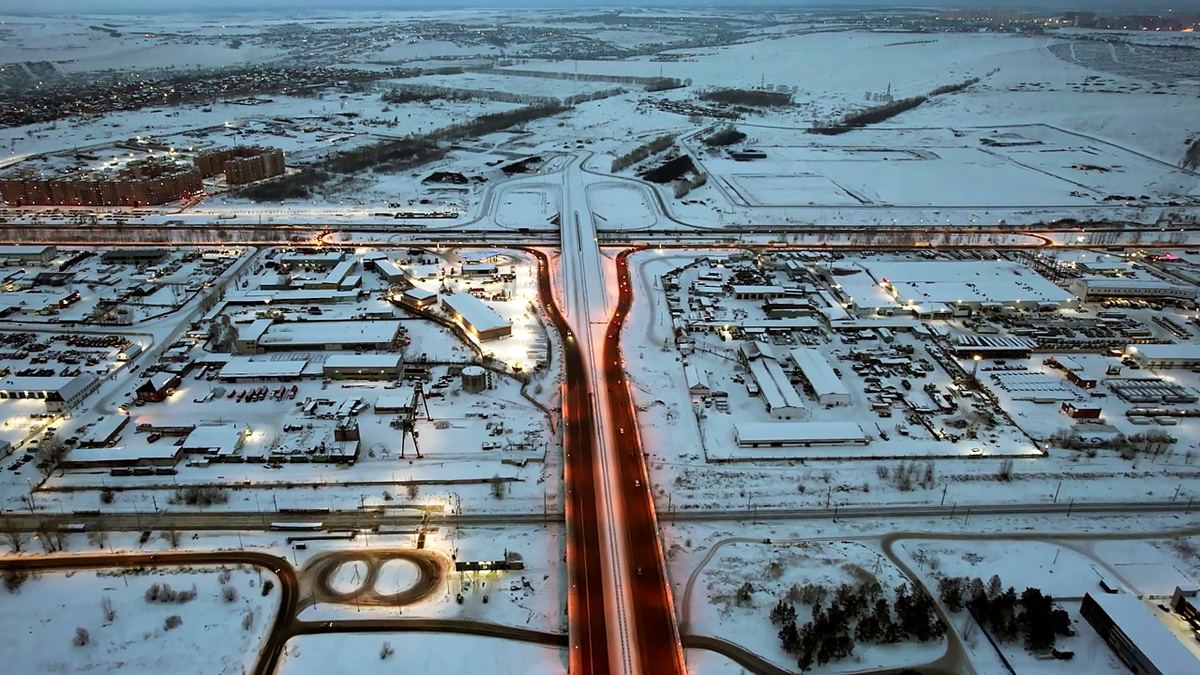     Теперь за счет федеральных кредитных средств хотят проложить автодорогу от развязки ул. Авиаторов / Северное шоссе прямиком до Солнечного