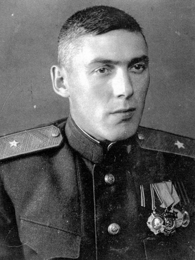 Директор завода №15 в Чапаевске Иван Петрович Крысин в 1943 году